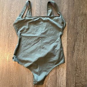 SKIMS BODY BASICS SQUARE NECK BODYSUIT | DEEP SEA